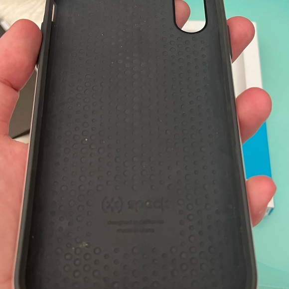 IPHONE XR: Speck Phone Case. - Picture 6 of 7
